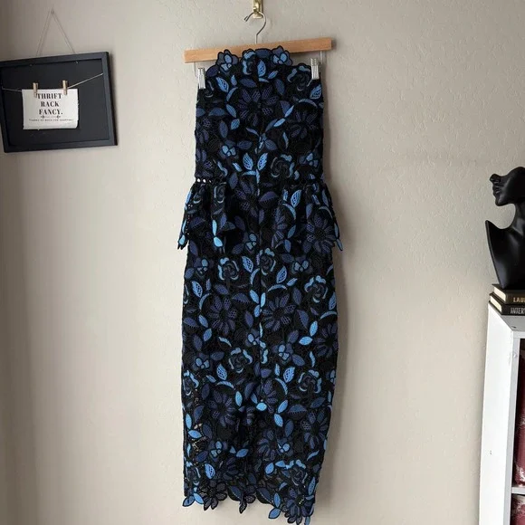 elliatt blue lace dress Buttercup Embroidered Maxi Dress - Blue - L